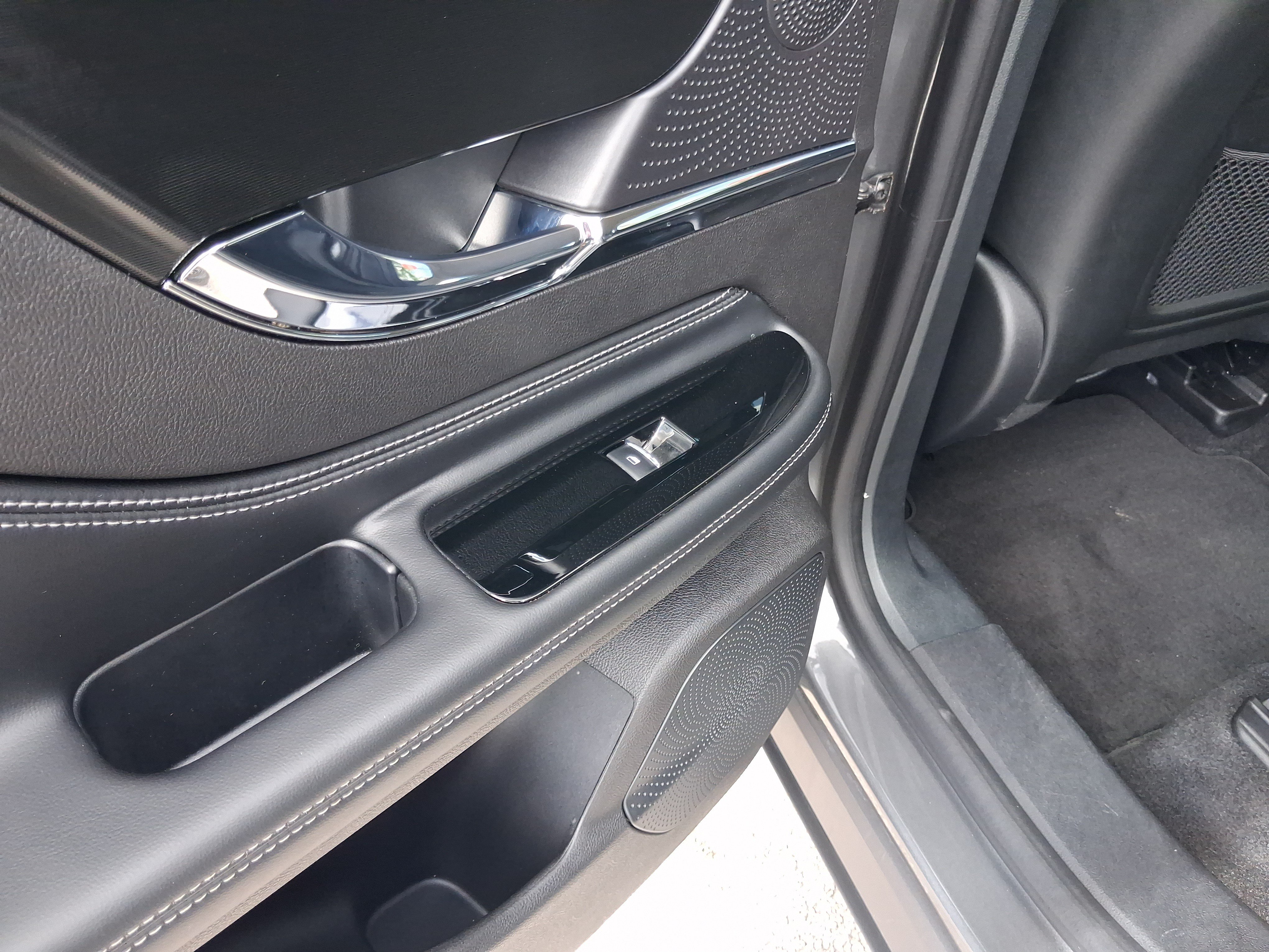 Certified 2024 Lincoln Corsair Reserve w/ Jet Appearance Package FWD image 10