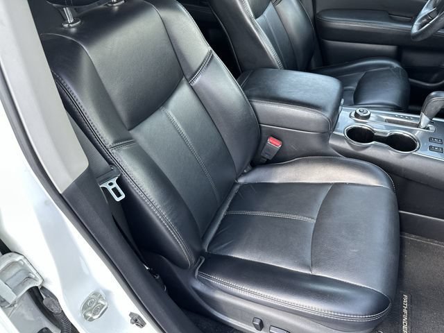 Used 2019 Nissan Pathfinder SL AWD/4WD image 28