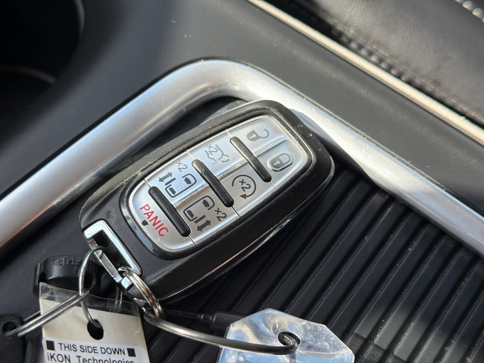 Used 2024 Chrysler Pacifica Touring-L FWD image 27