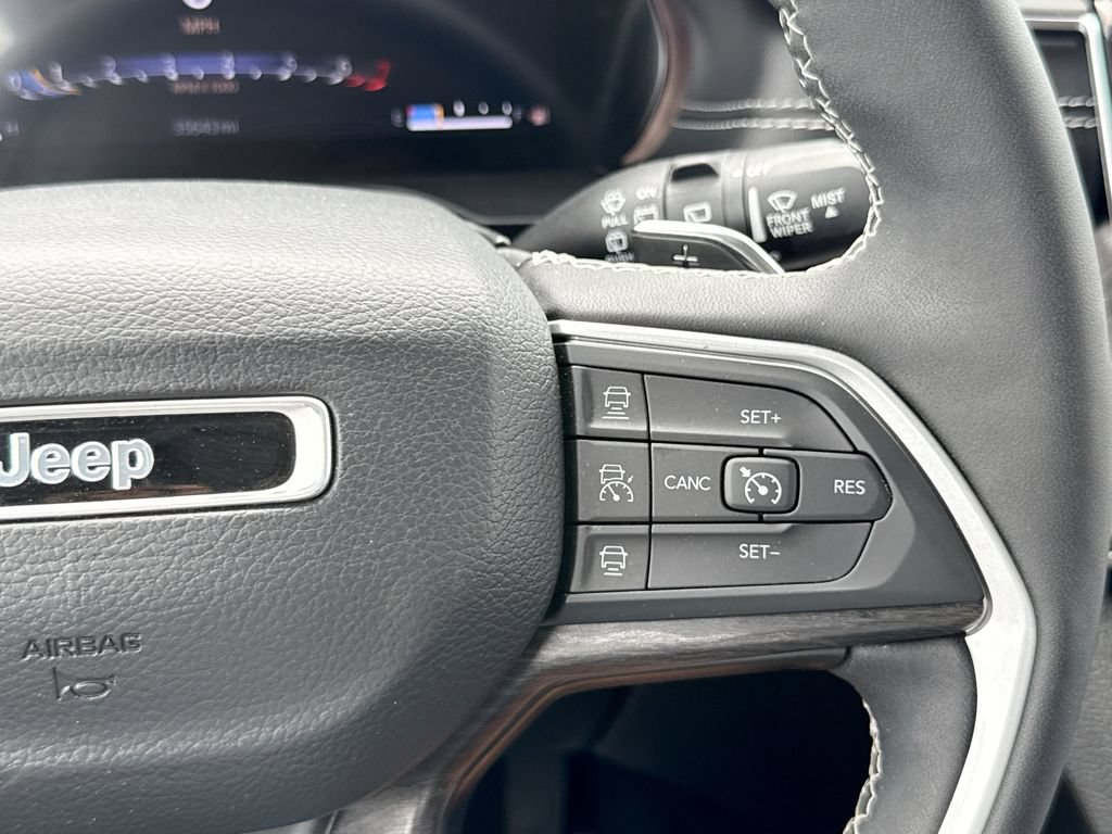 Used 2023 Jeep Grand Cherokee Limited AWD/4WD image 27