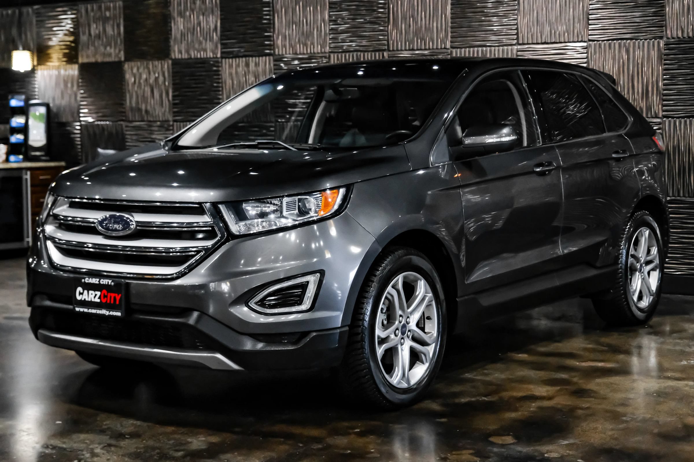 Used 2017 Ford Edge Titanium w/ Equipment Group 301A FWD image 9
