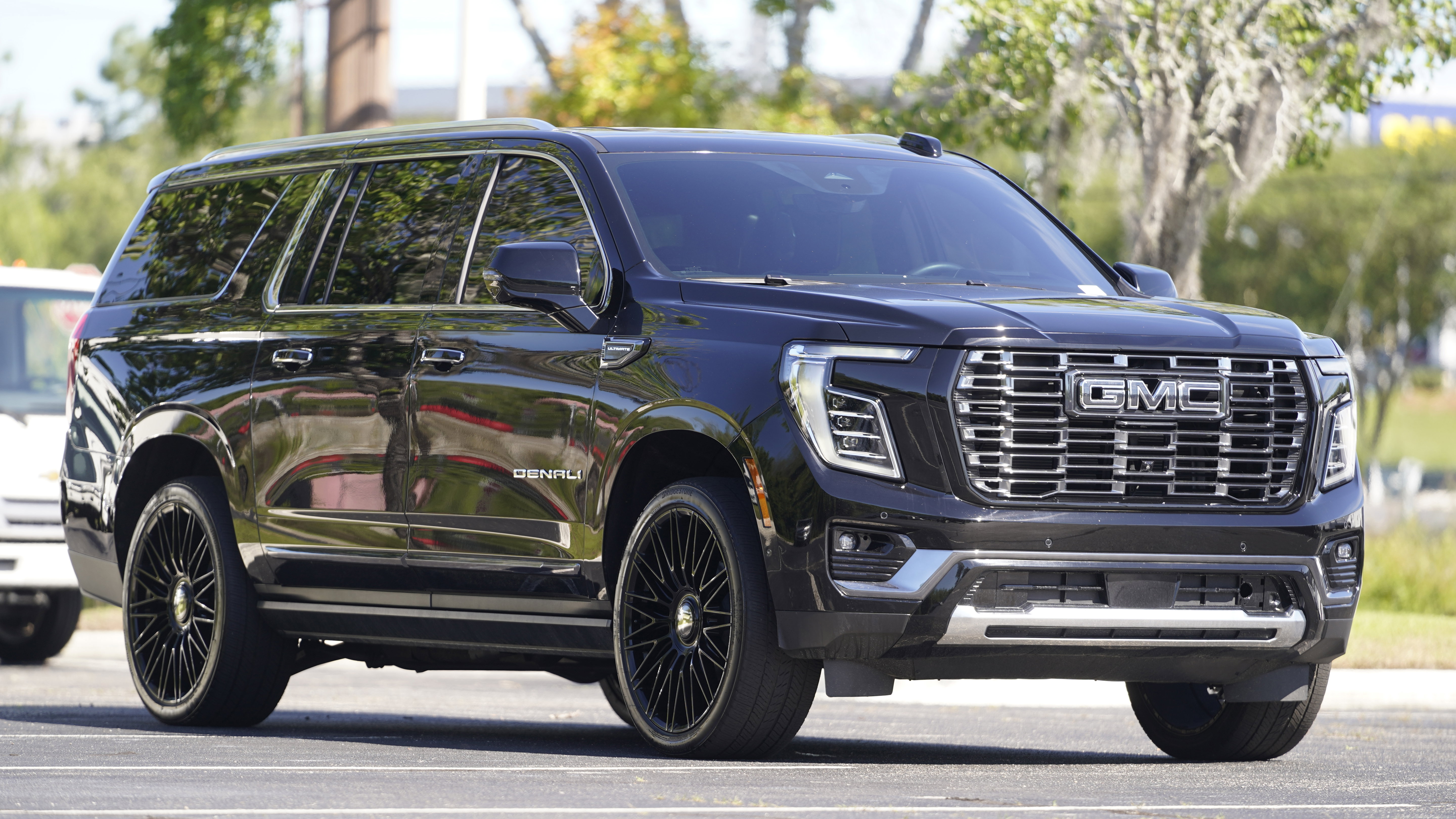 Used 2025 GMC Yukon XL Denali Ultimate AWD/4WD image 47