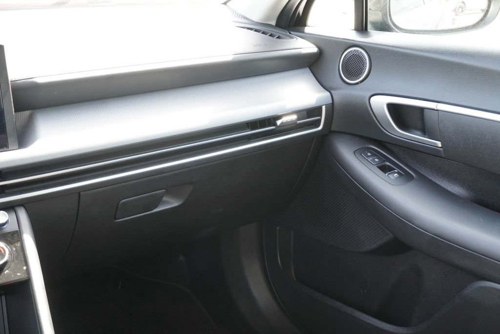 Used 2025 Hyundai Sonata SE FWD image 15