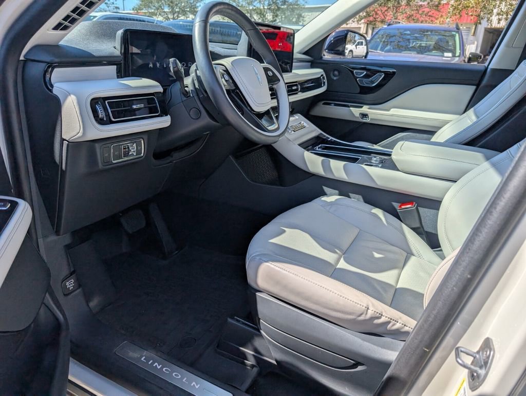 Used 2025 Lincoln Aviator Reserve w/ Illumination Package image 12