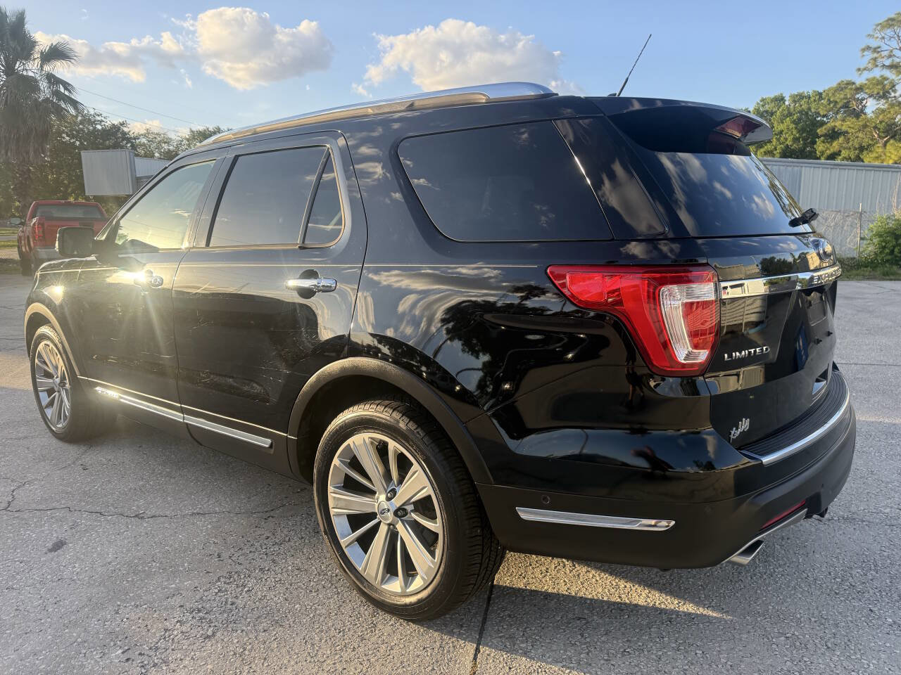 Used 2018 Ford Explorer Limited w/ Equipment Group 301A FWD image 13
