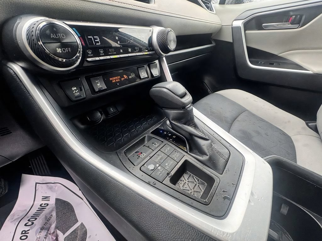 Used 2022 Toyota RAV4 XLE w/ Convenience Package AWD/4WD image 12