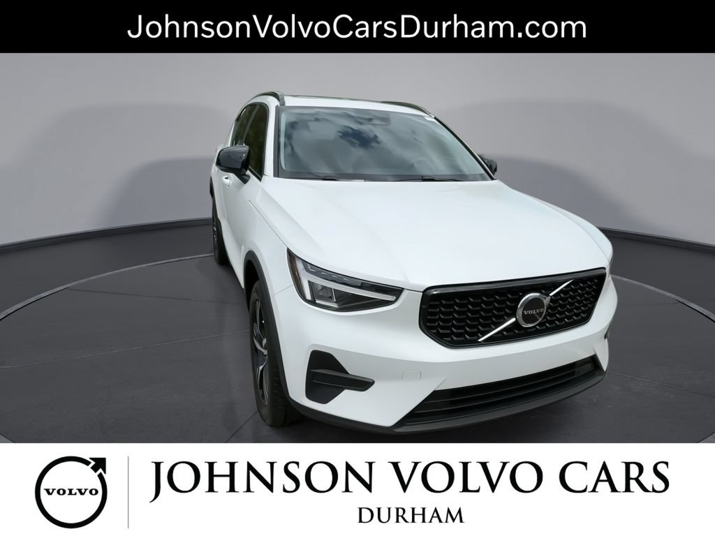 New 2026 Volvo XC40 B4 Core w/ Climate Package FWD image 2