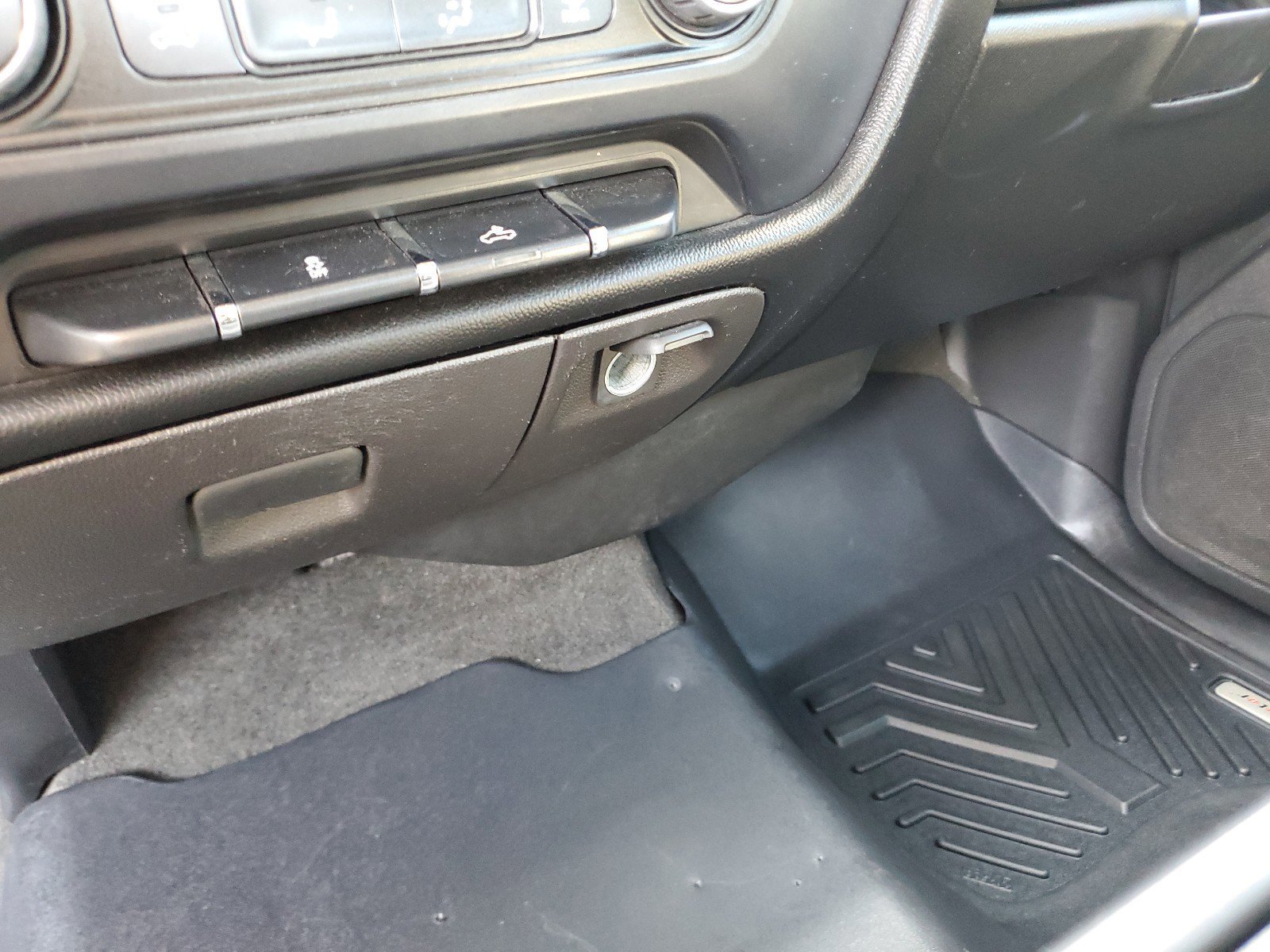 Used 2018 Chevrolet Silverado 1500 Custom w/ Custom Value Package image 19