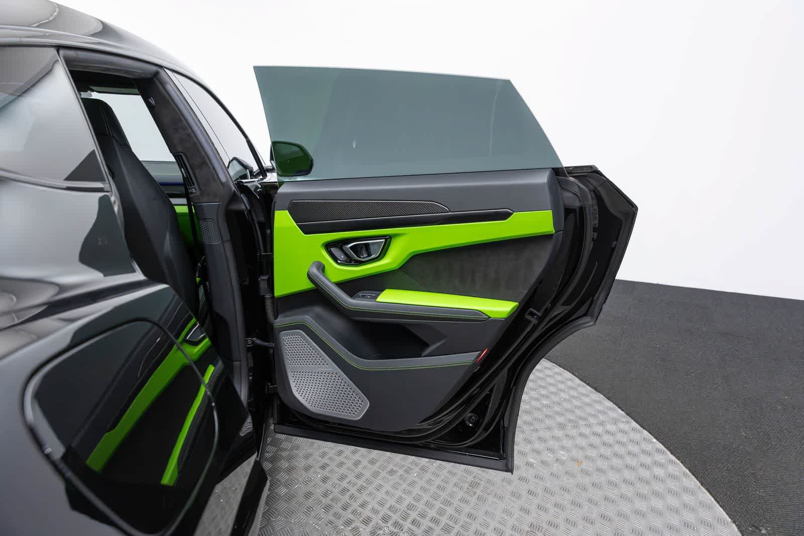 Used 2022 Lamborghini Urus AWD/4WD image 46