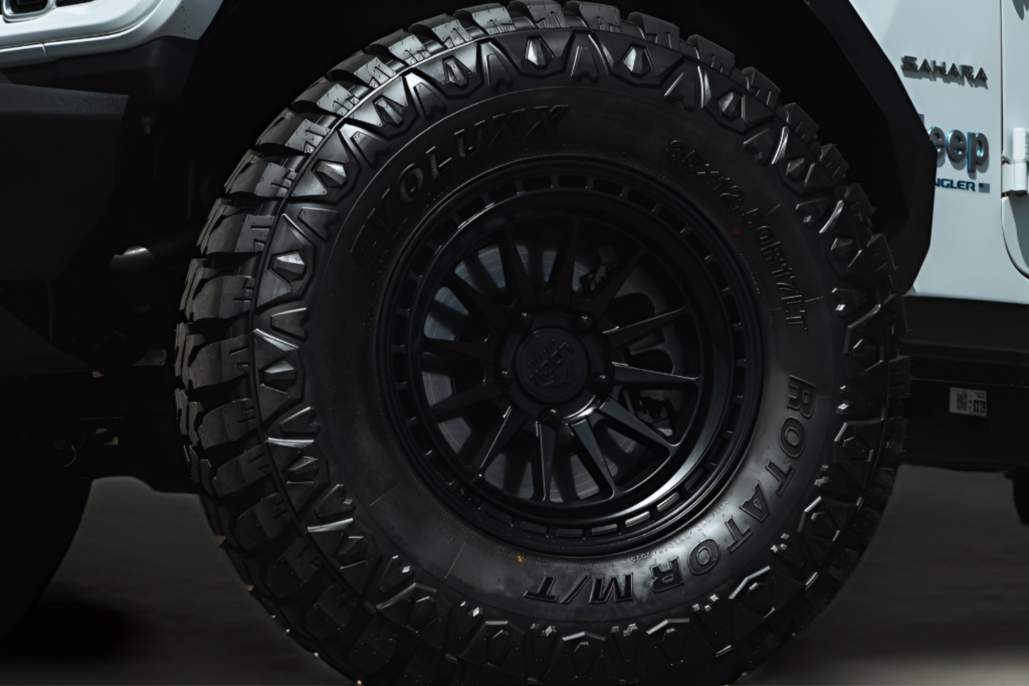 Used 2024 Jeep Wrangler Sahara AWD/4WD image 13