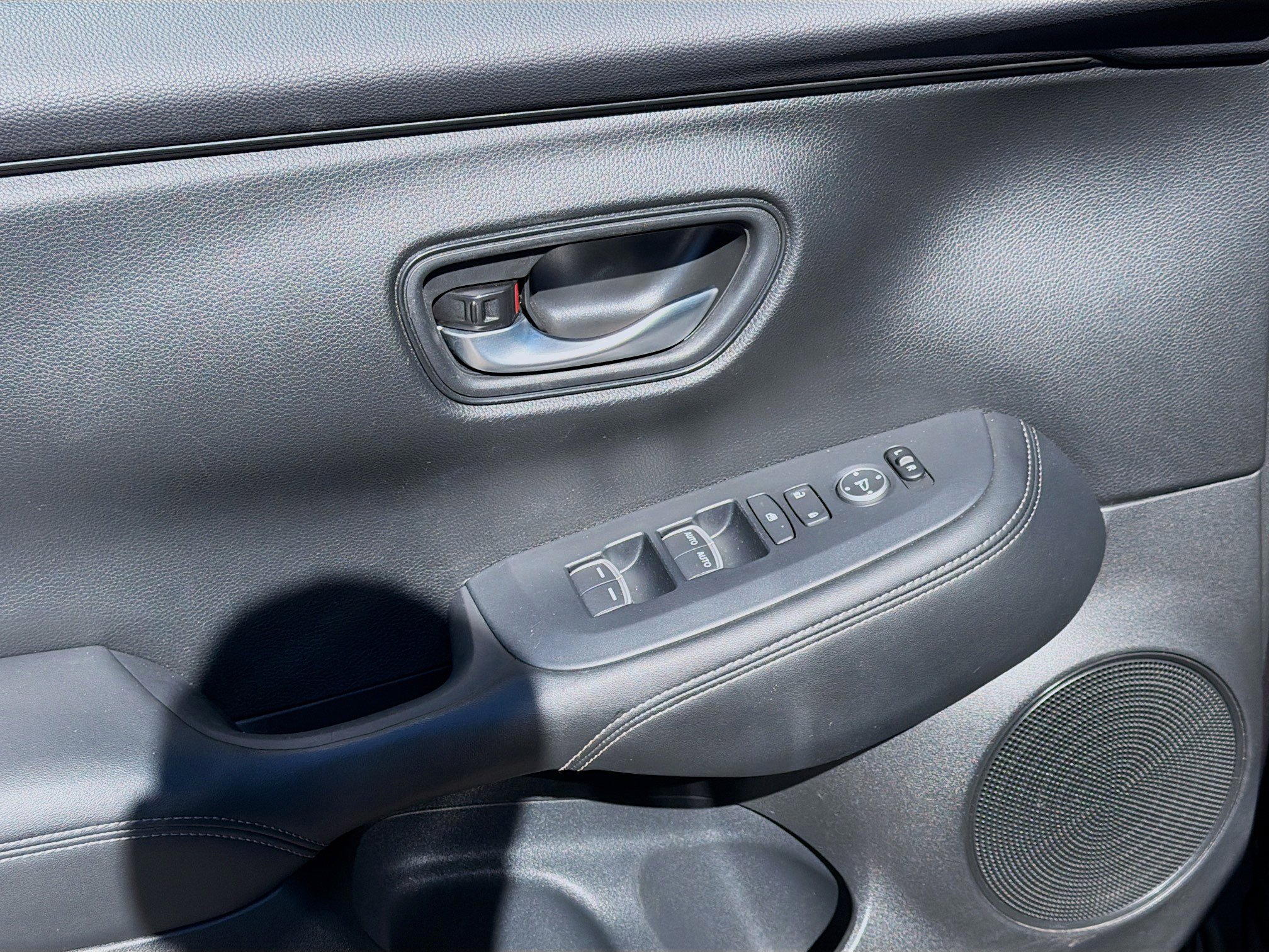 Used 2023 Honda HR-V EX-L image 16