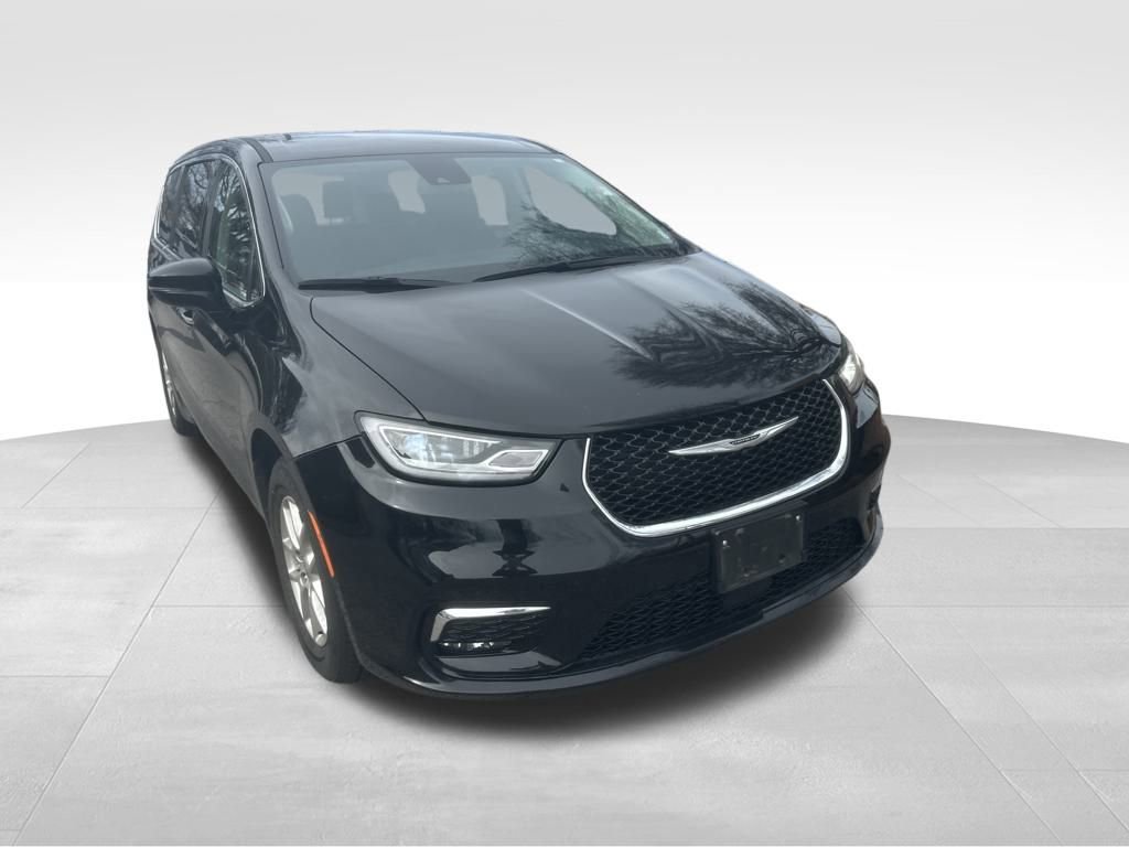 Used 2024 Chrysler Pacifica Touring-L image 29