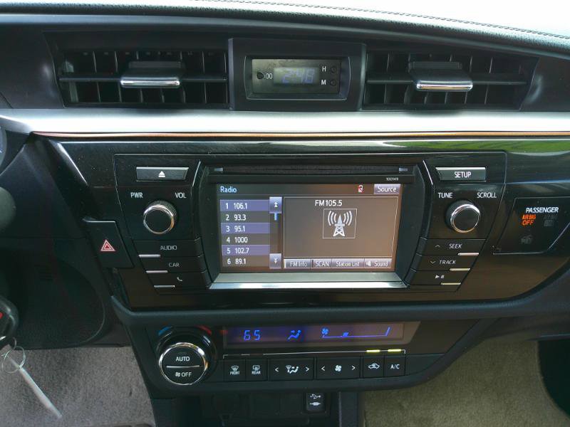 Used 2015 Toyota Corolla LE image 16