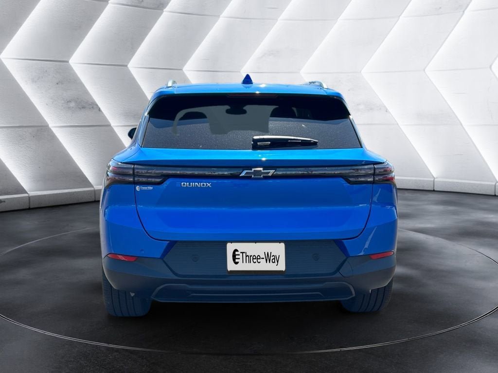 New 2026 Chevrolet Equinox EV LT w/ LPO, Blackout Package FWD image 4