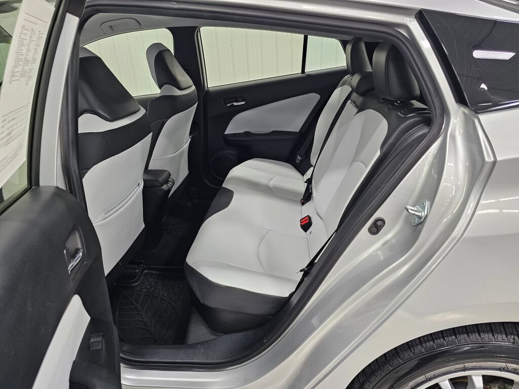 Used 2019 Toyota Prius XLE AWD/4WD image 12