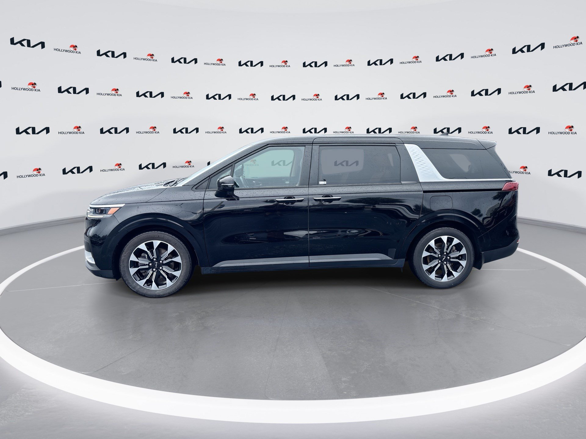 Used 2022 Kia Carnival EX FWD image 5