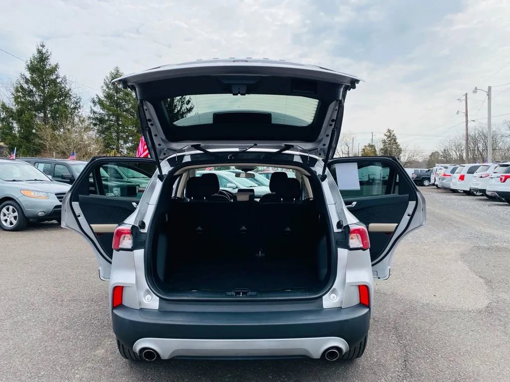 Used 2020 Ford Escape SE image 32