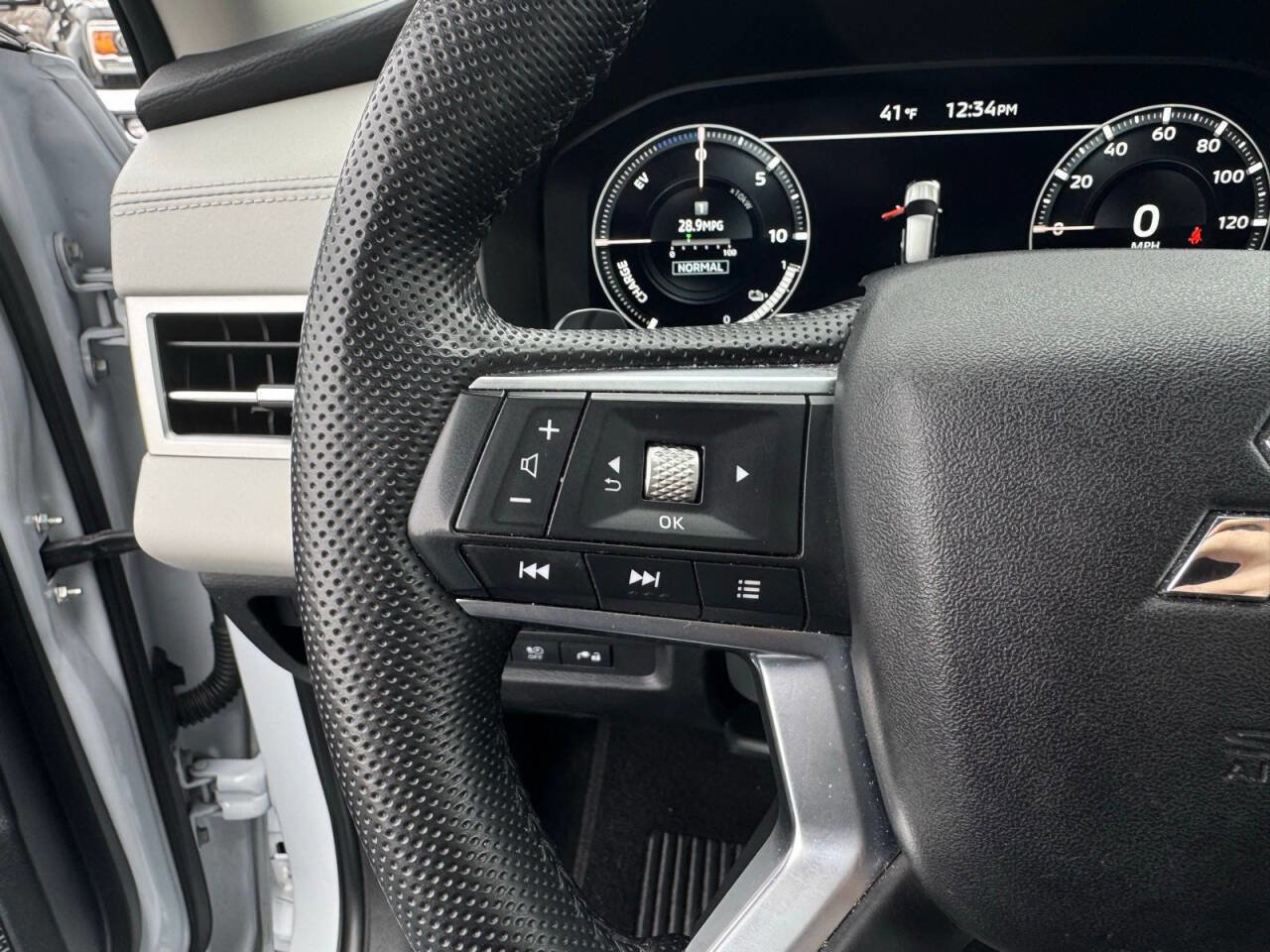 Used 2023 Mitsubishi Outlander SEL image 21