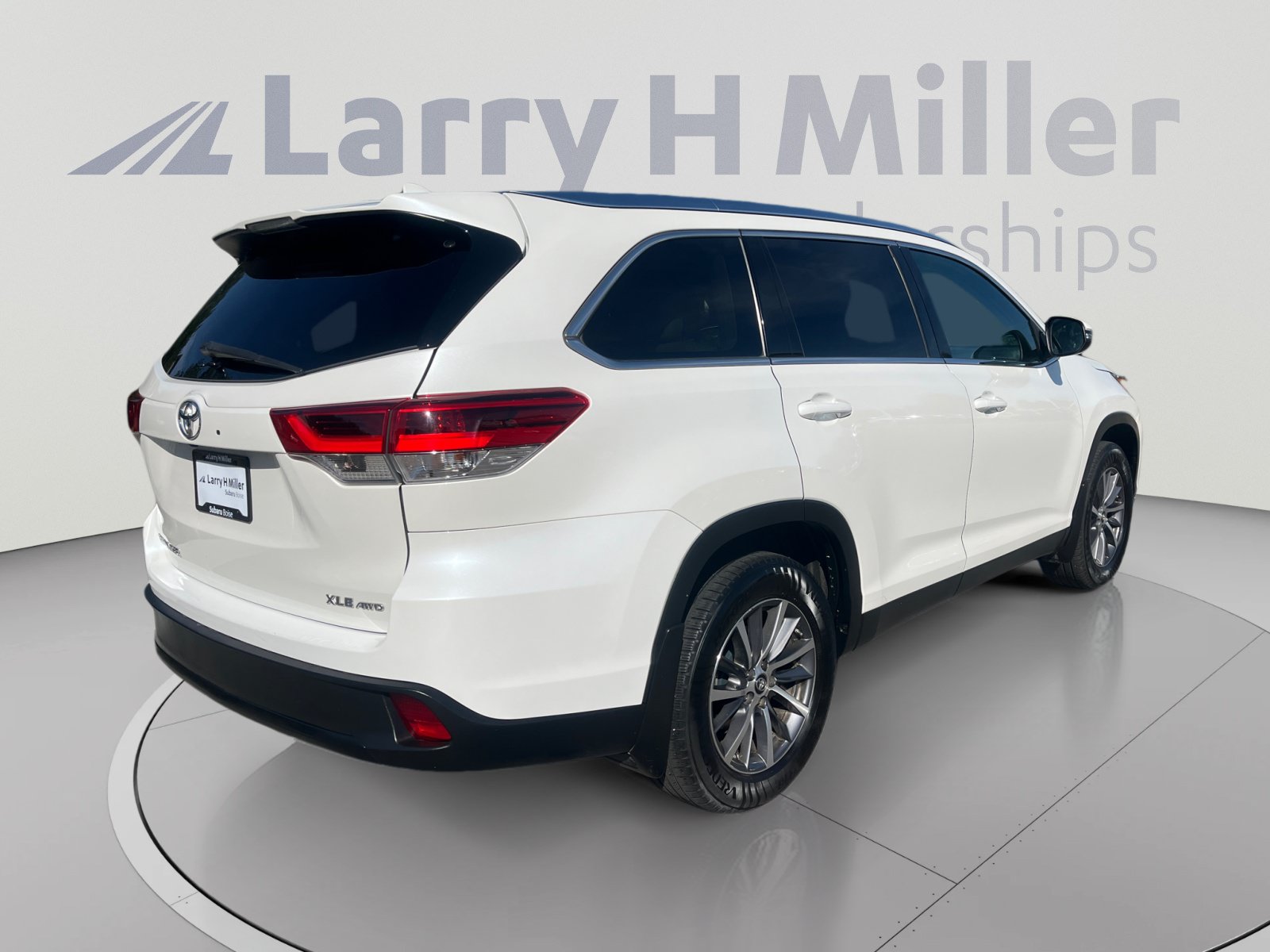 Used 2019 Toyota Highlander XLE AWD/4WD image 5