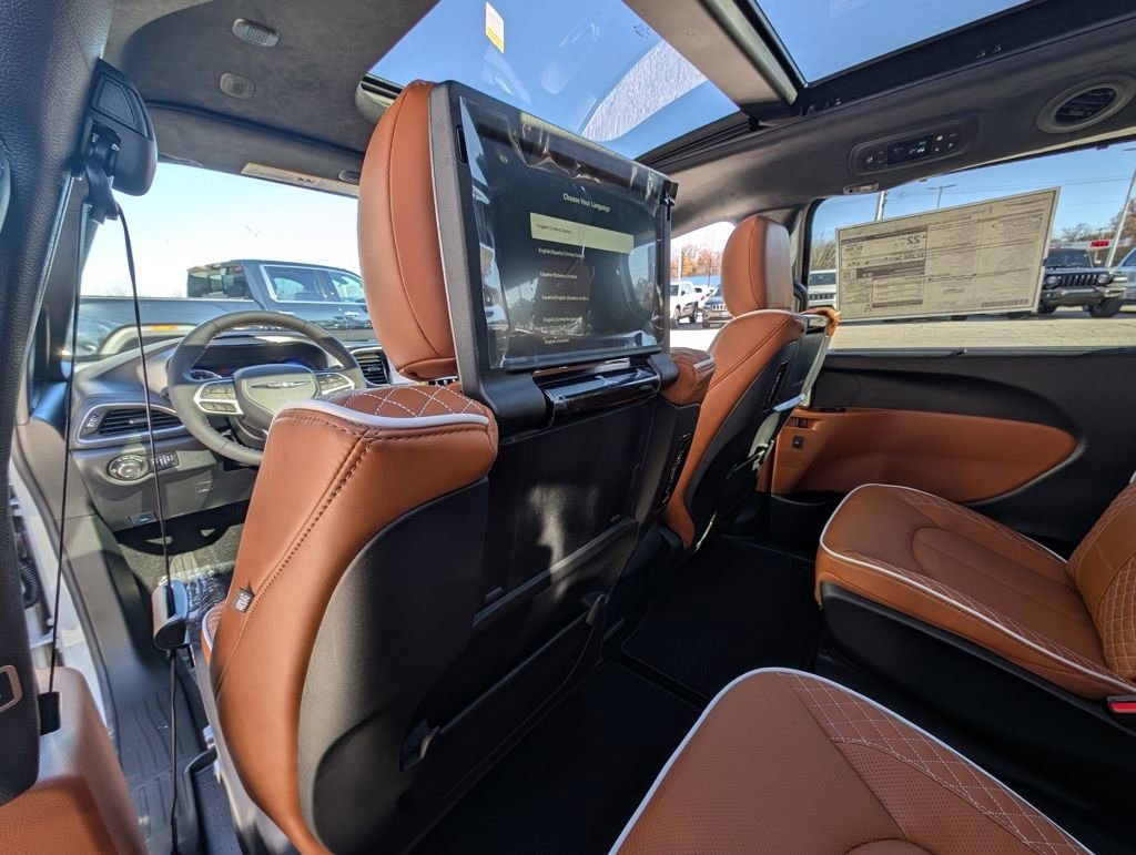 New 2026 Chrysler Pacifica Pinnacle w/ Trailer Tow Group image 17
