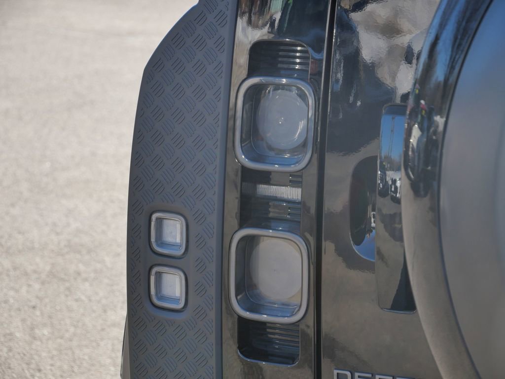 Used 2024 Land Rover Defender 110 Carpathian Edition image 9