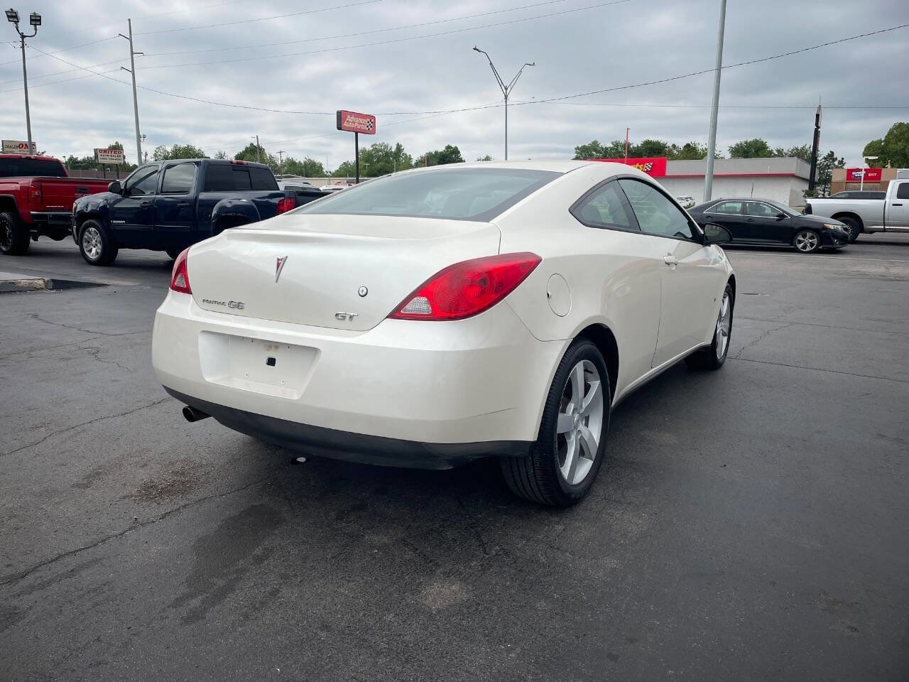 Used 2009 Pontiac G6 GT w/ Sun And Sound Plus Package FWD image 8