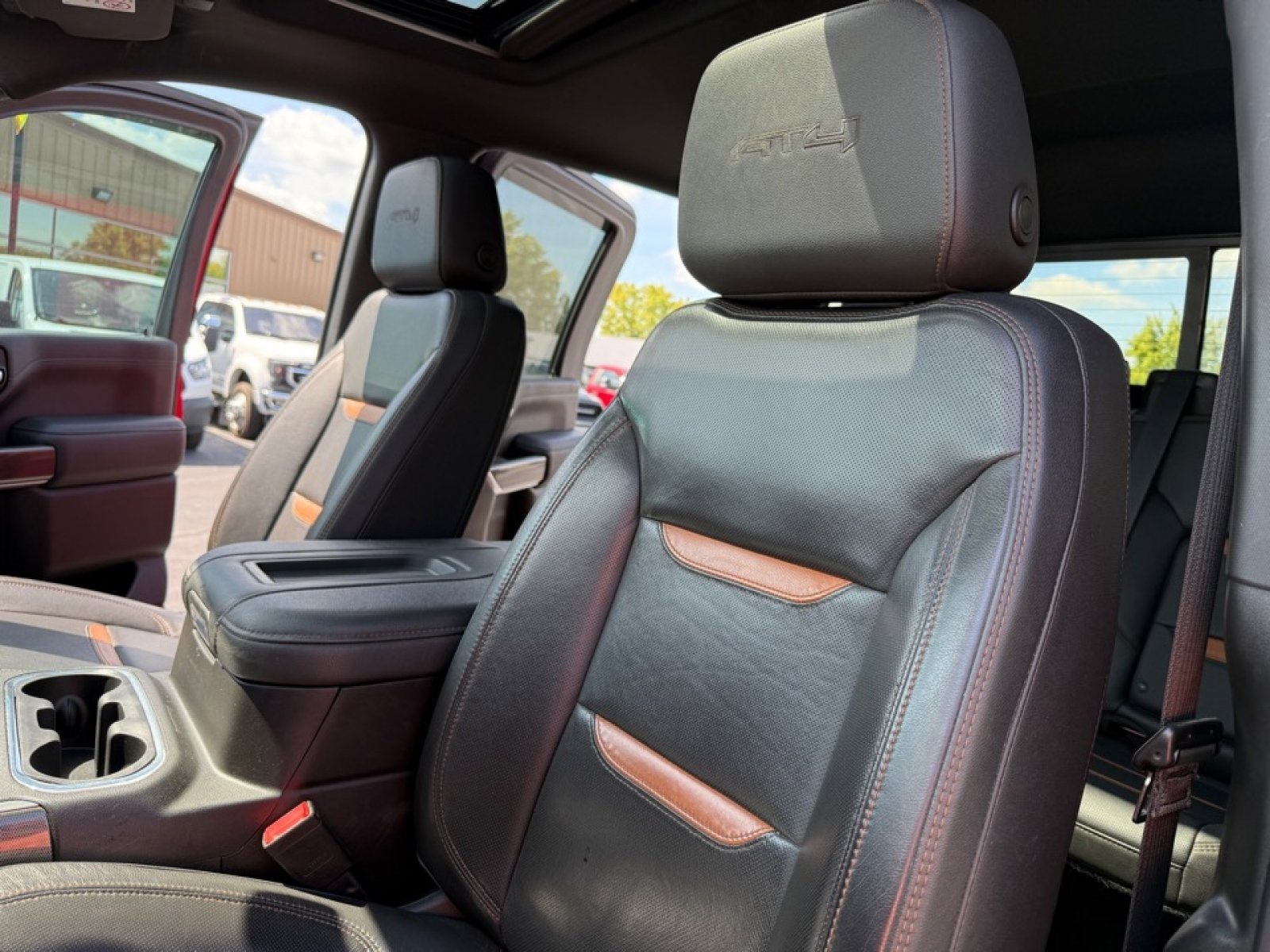 Used 2022 GMC Sierra 2500 AT4 w/ AT4 Preferred Package image 16