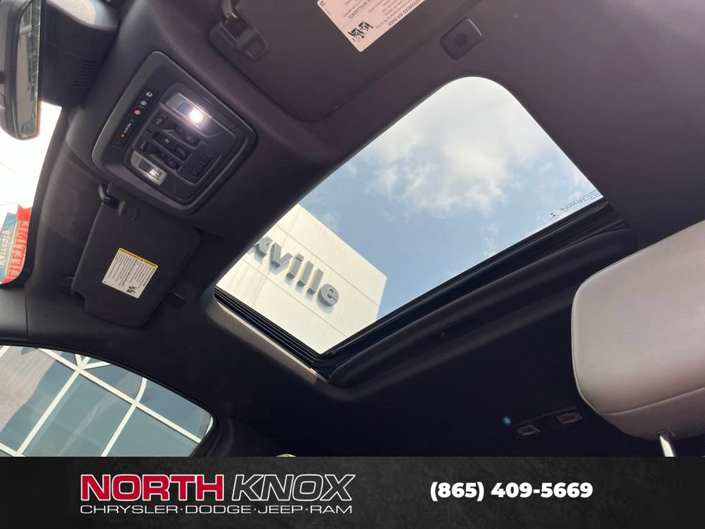 Used 2022 Chevrolet Silverado 1500 ZR2 w/ Technology Package AWD/4WD image 12