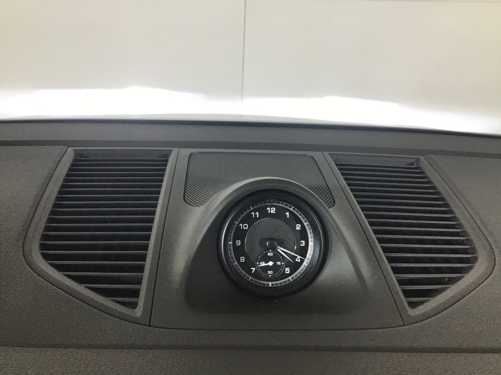 Certified 2023 Porsche Macan Turbo AWD/4WD image 36