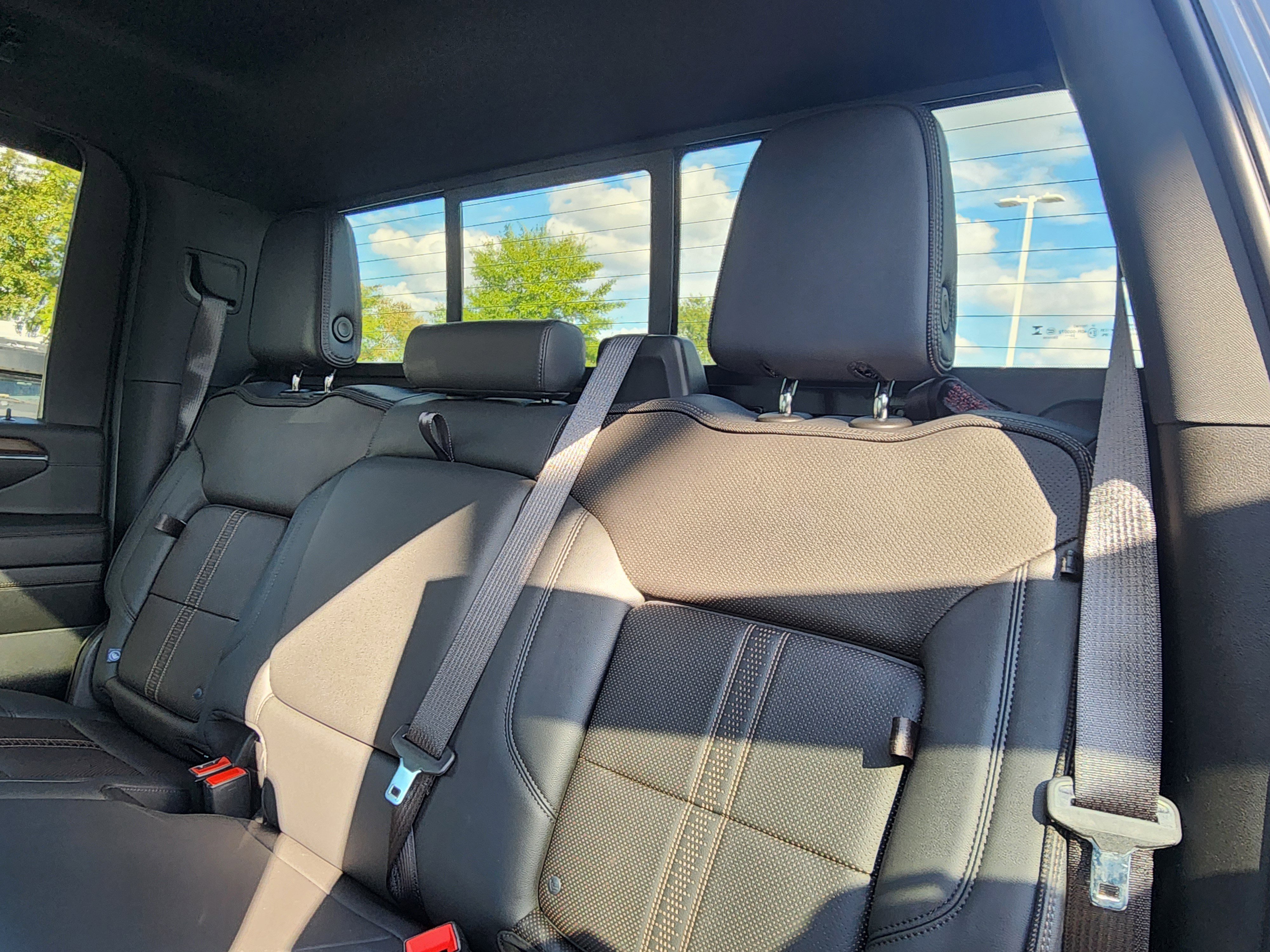 Used 2024 Chevrolet Silverado 2500 High Country w/ High Country Premium Package image 15