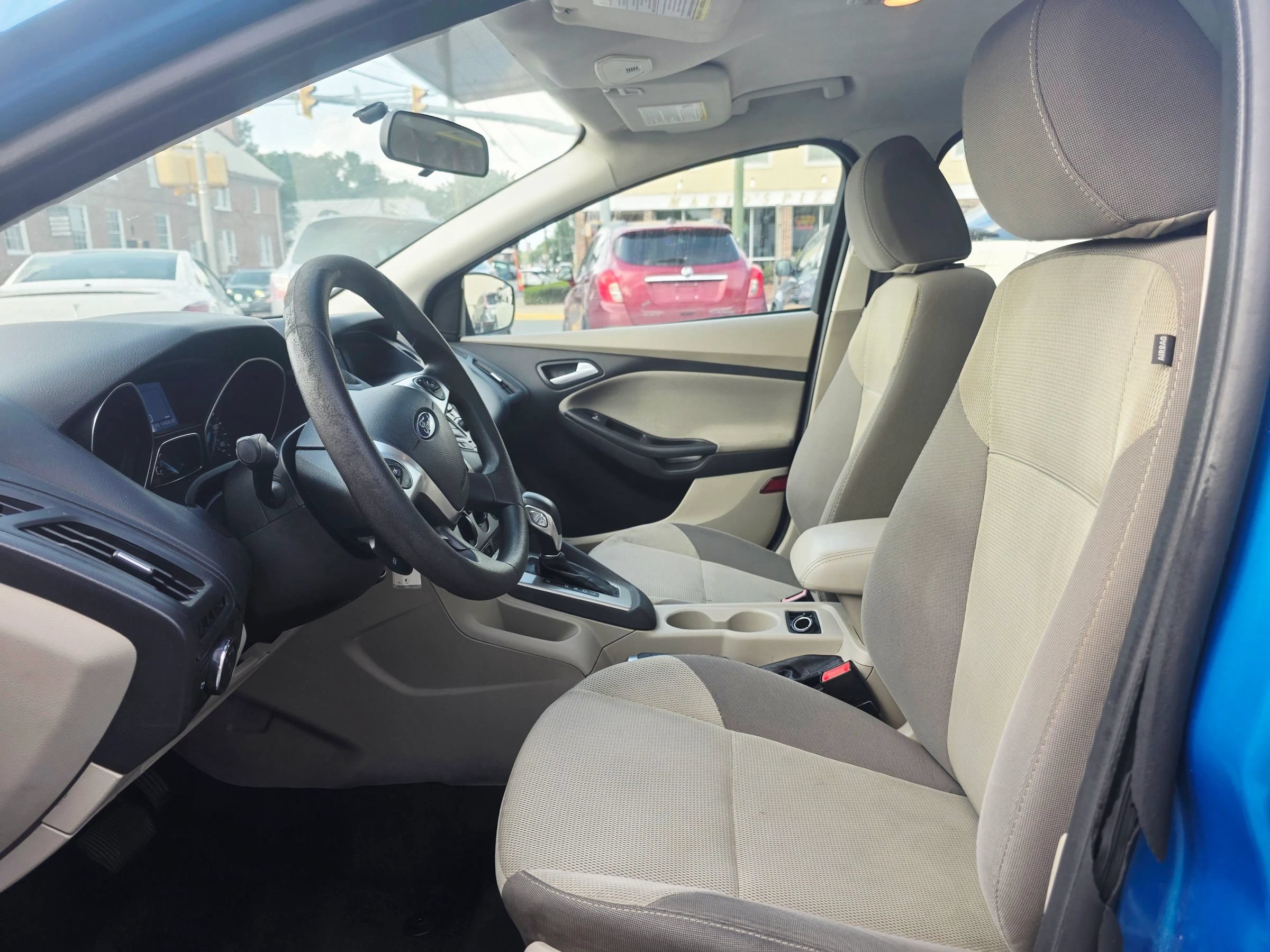 Used 2013 Ford Focus SE FWD image 9