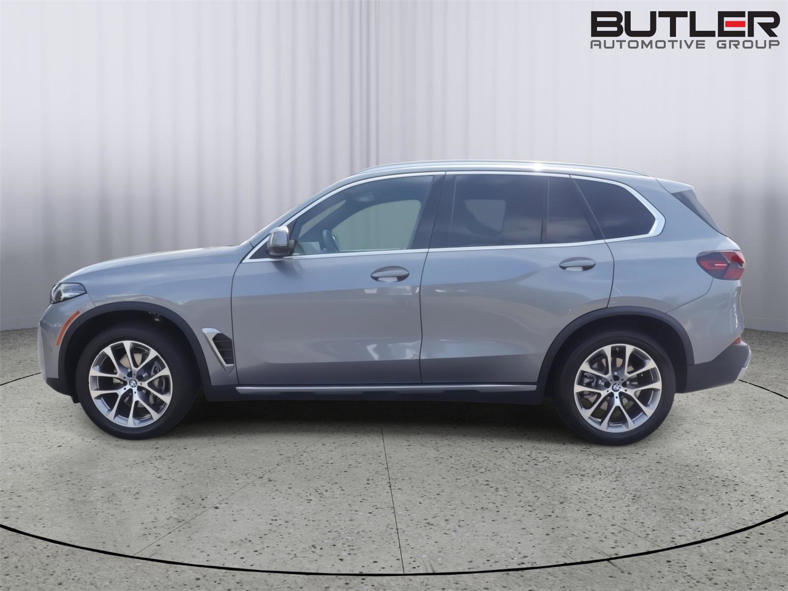 Used 2024 BMW X5 xDrive40i w/ Parking Assistance Package image 4