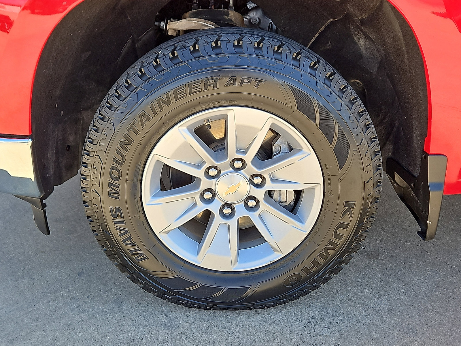 Used 2025 Chevrolet Silverado 1500 LT RWD image 5