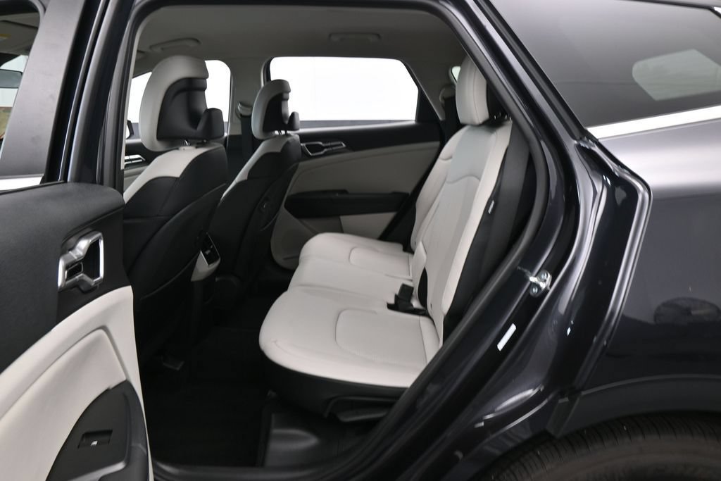 Used 2026 Kia Sportage EX FWD image 31