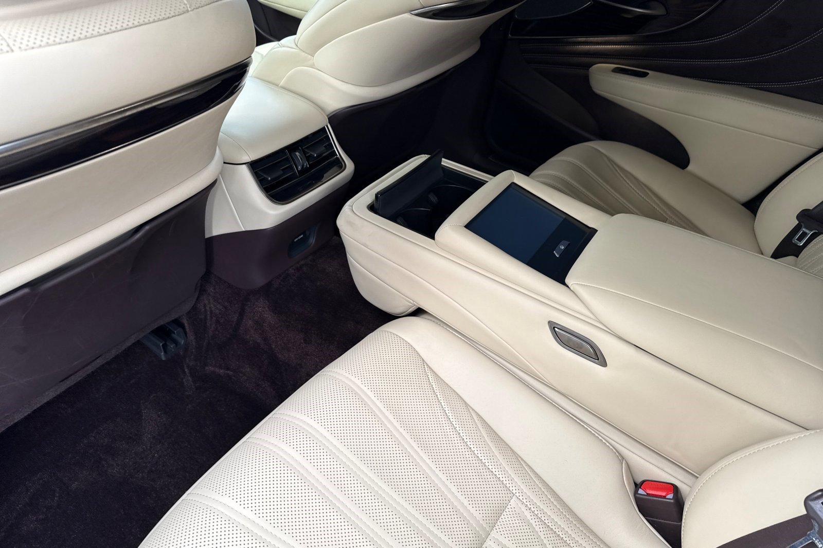 Used 2018 Lexus LS 500h w/ Luxury Package RWD image 27