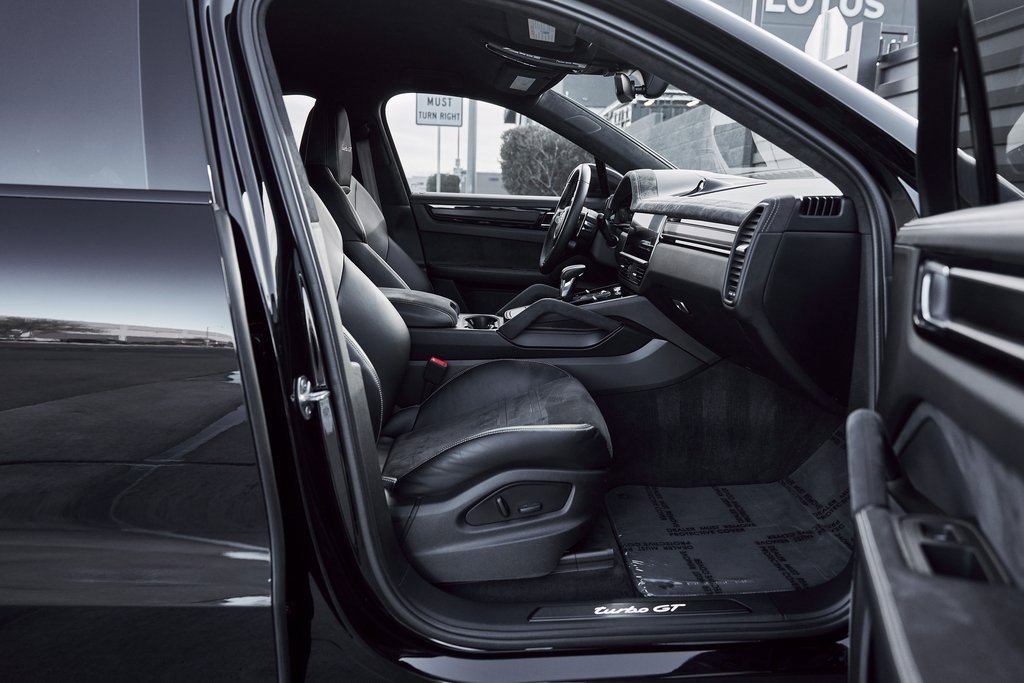 Used 2023 Porsche Cayenne Turbo GT image 31