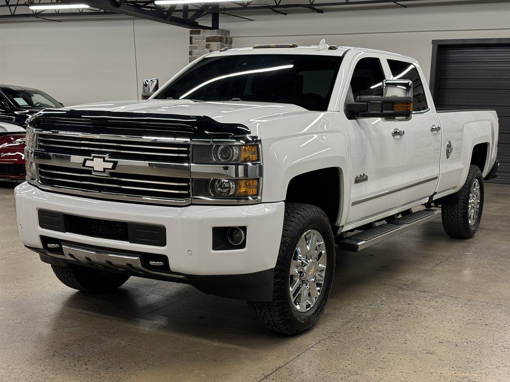 Used 2015 Chevrolet Silverado 2500 High Country w/ Duramax Plus Package image 3