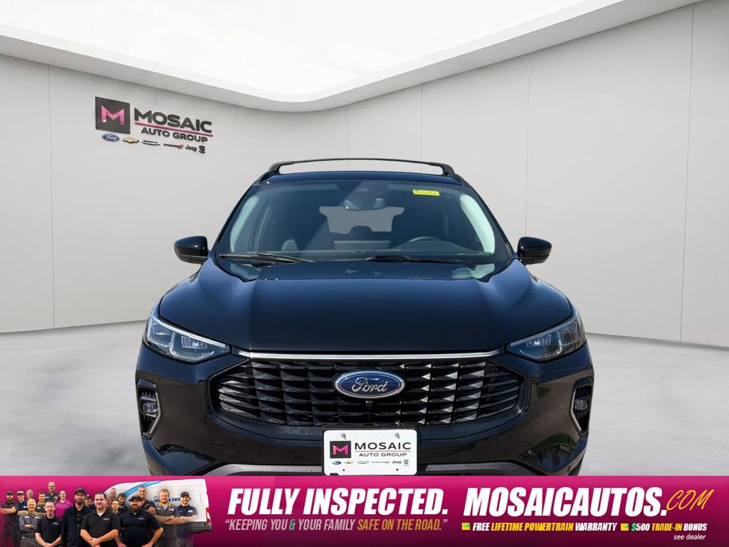 Used 2023 Ford Escape Platinum AWD/4WD image 2
