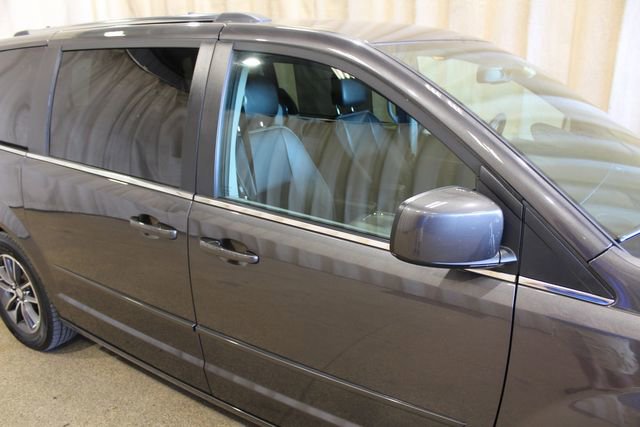 Used 2017 Dodge Grand Caravan SXT image 11