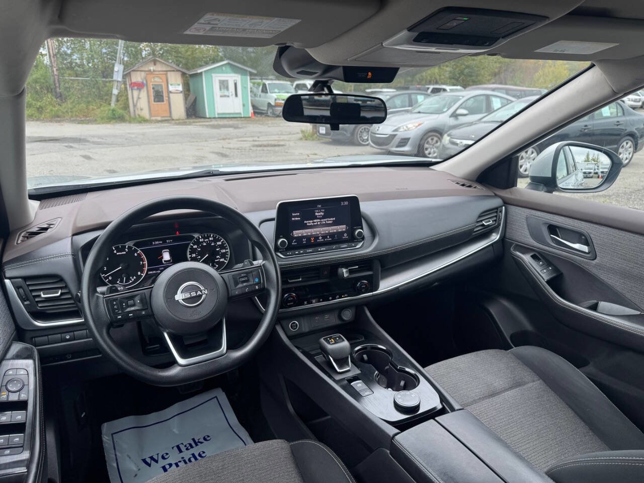 Used 2023 Nissan Rogue SV image 10