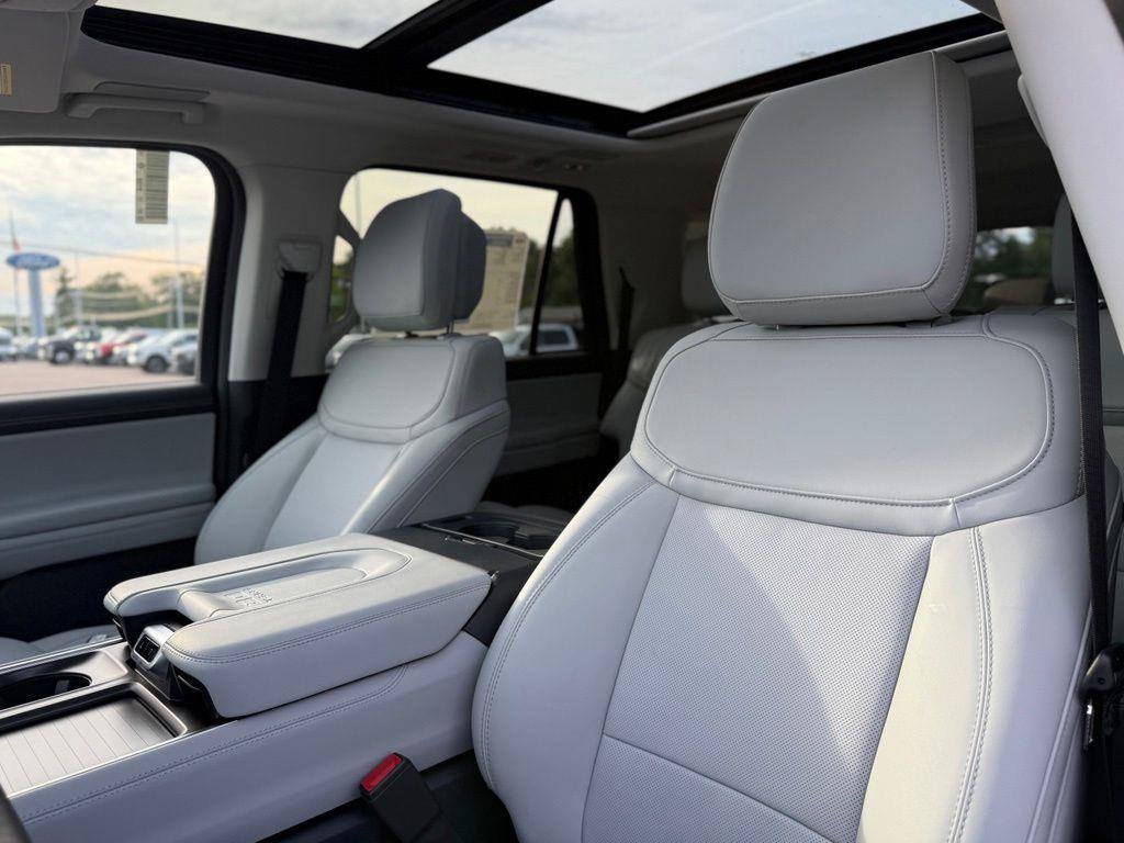 New 2027 Ford Expedition Max Platinum AWD/4WD image 17