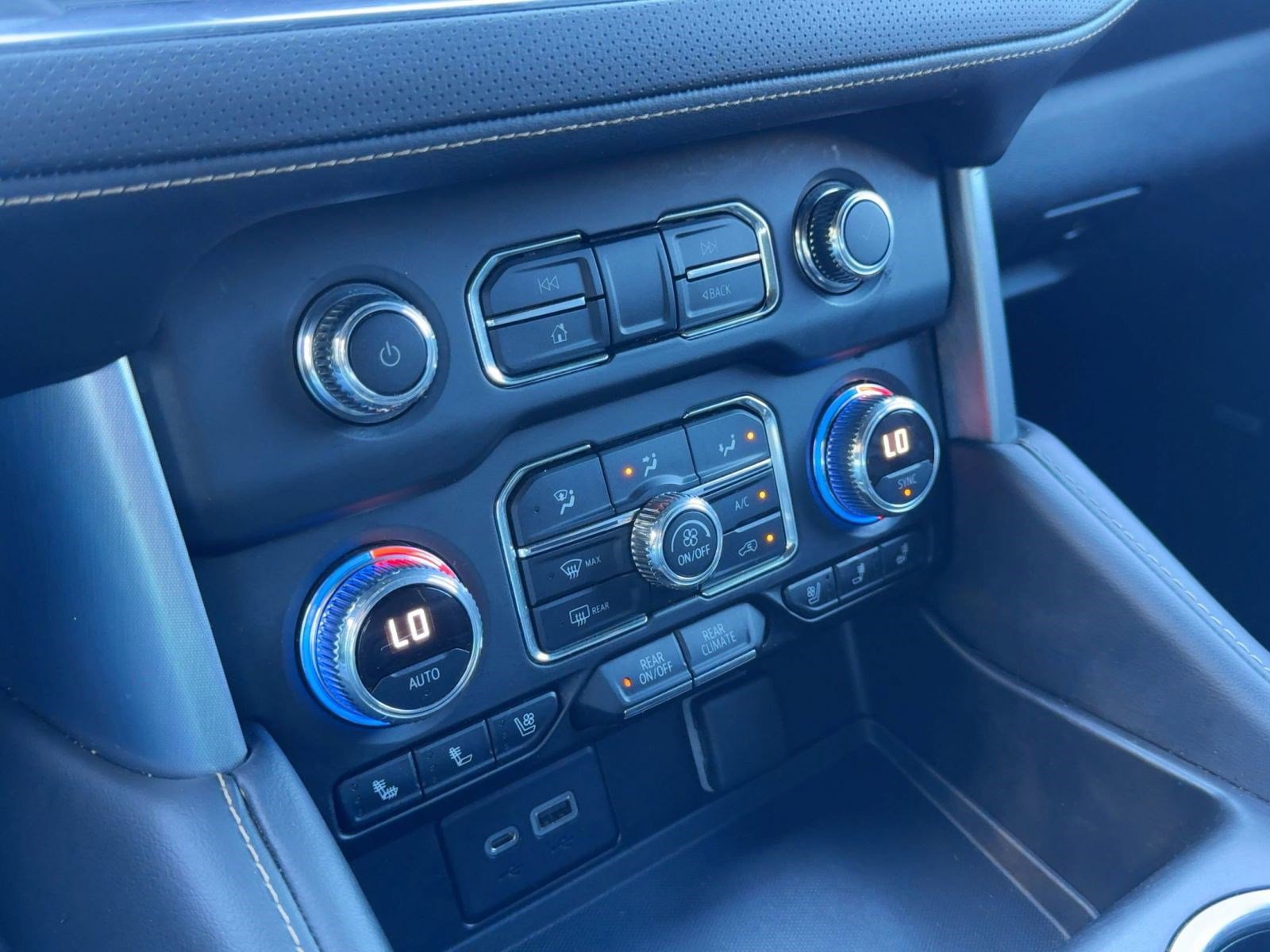 Used 2022 GMC Yukon SLT w/ SLT Premium Package image 25