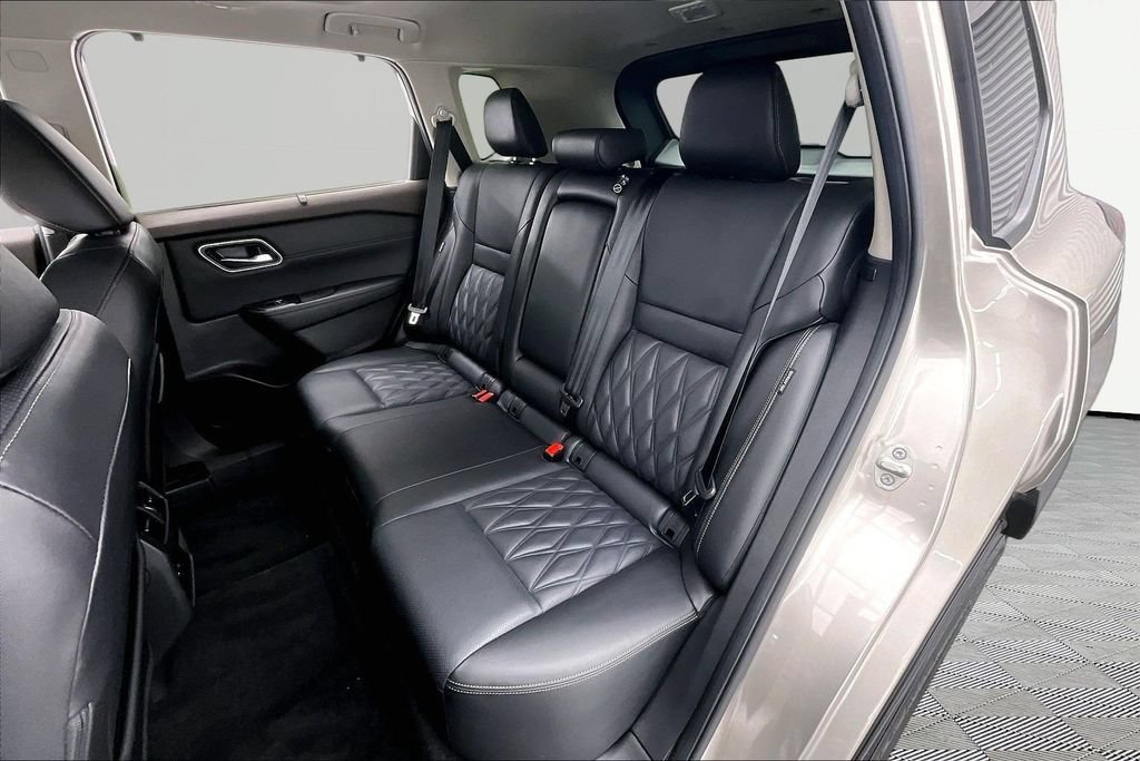 Used 2023 Nissan Rogue Platinum AWD/4WD image 26