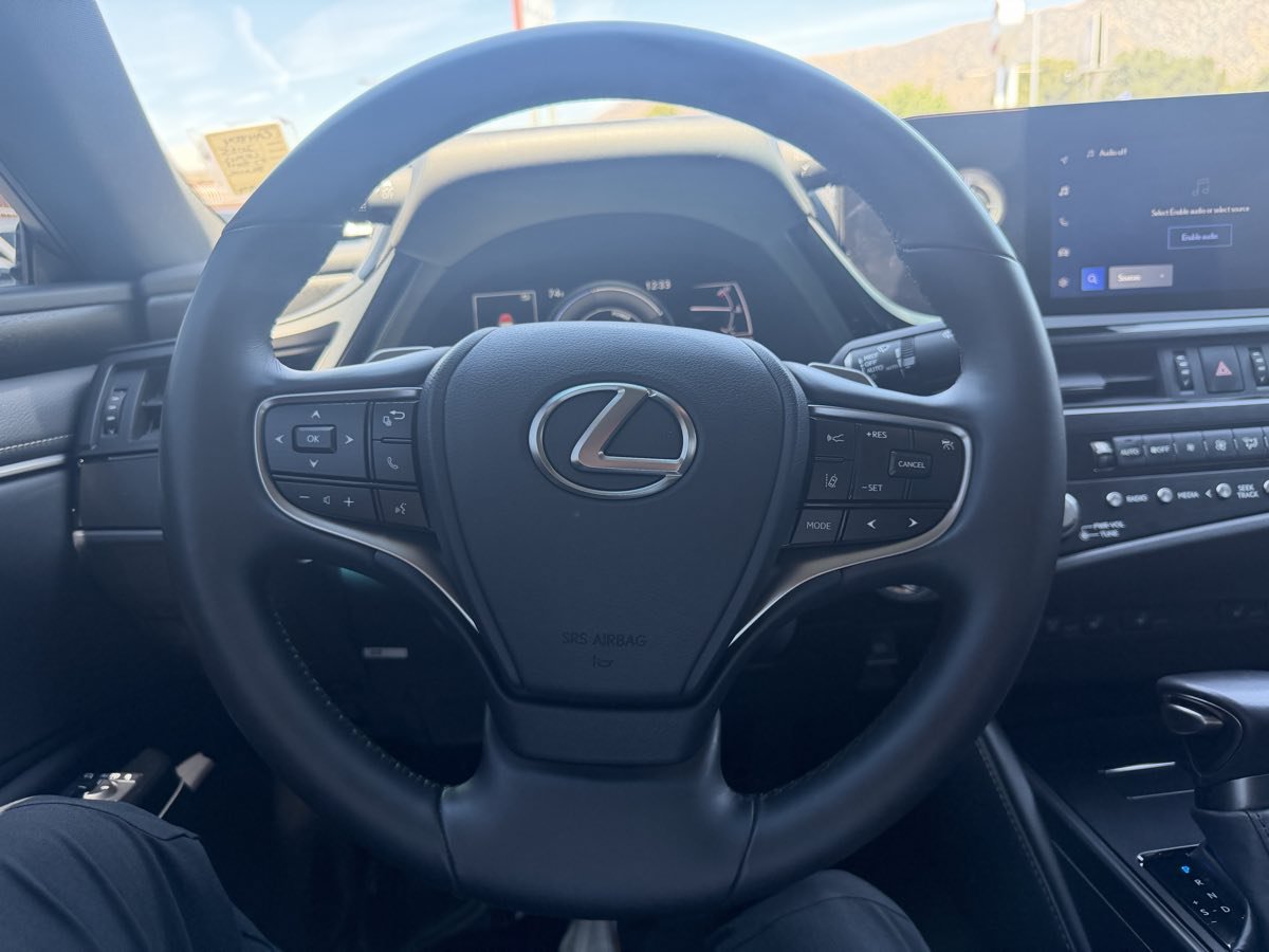 Used 2025 Lexus ES 300h w/ Premium Package FWD image 10