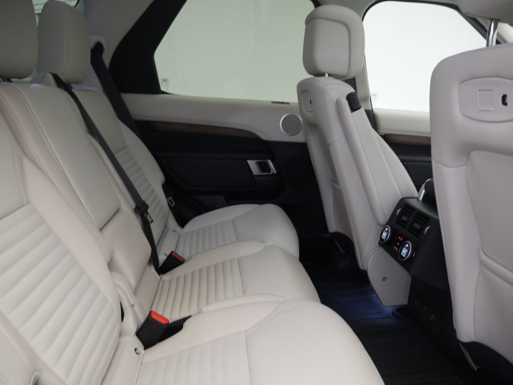 Used 2025 Land Rover Discovery Dynamic SE image 33