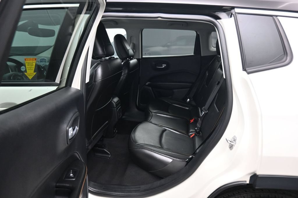 Used 2020 Jeep Compass Limited w/ Premium Lighting Group AWD/4WD image 29