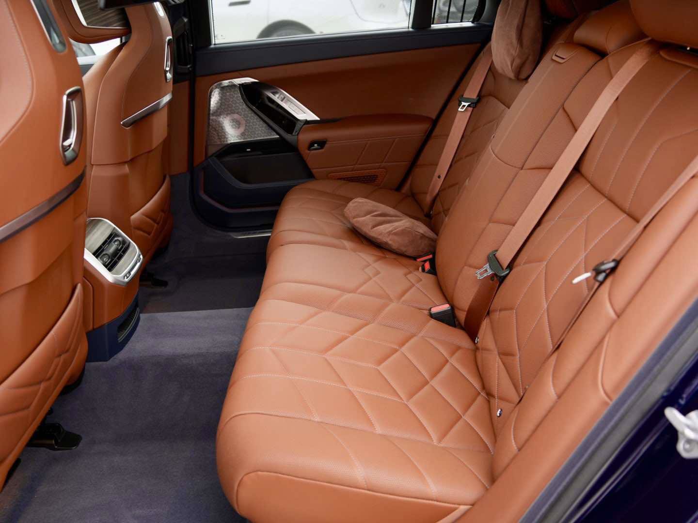 Used 2025 BMW 760i xDrive w/ Executive Package image 24