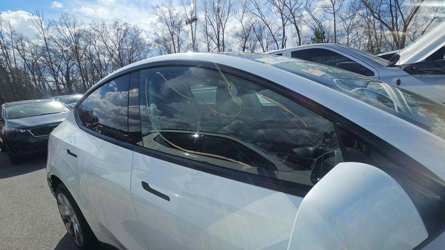 Used 2023 Tesla Model Y Long Range image 1