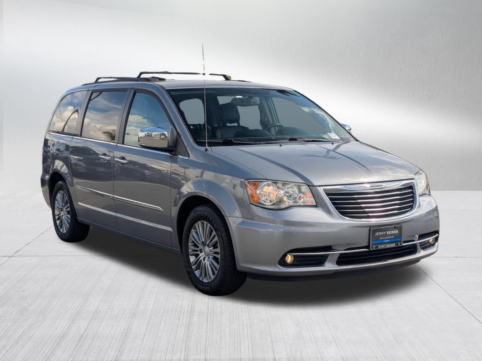 Used 2014 Chrysler Town & Country Touring-L w/ Driver Convenience Group FWD image 7