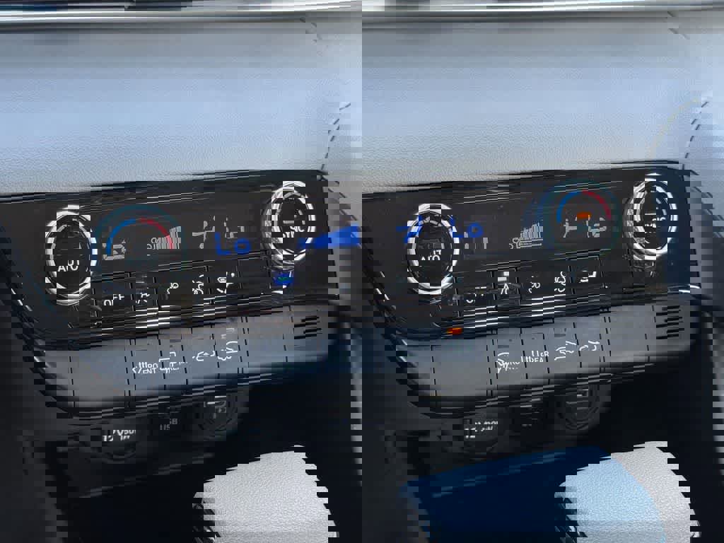 Used 2023 Hyundai Elantra SEL w/ Cargo Package image 16